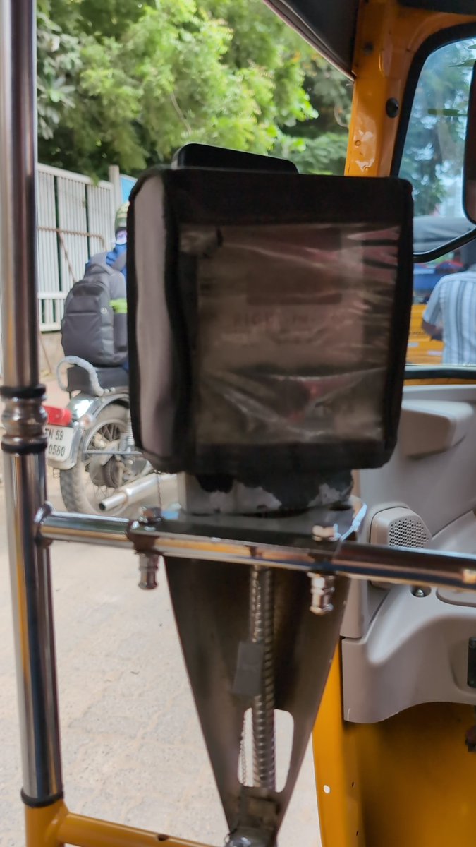 AratiSahas's tweet photo. Chennai autorickshaws and taxi situation is getting worse by the day. They started by asking Rs 20 to 30 additional to the care. Now it's gone between 50 to 100. @NammaYatriTamil @rapidobikeapp I'm tired of raising complaints #chennaiautoscam #bringbackmetersystem #rickshawmeter https://t.co/mC74P0gQDy