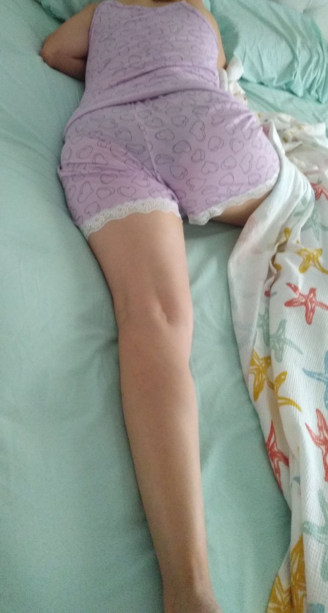 Sabah güzelliğini bırakayım şuraya 31 çekmek isteyenler buyursunlar efendim bol bol dölleyin karımı..
