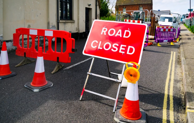 Carshalton Road still remains closed in both directions and buses are on diversion in the area. Please check before you travel 👉tfl.gov.uk

Find out more information about the A232 Carshalton Road Closure SM5 3QB👇
sutton.gov.uk/w/a232-carshal…