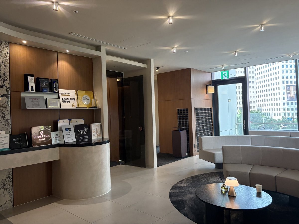 iamaina1026's tweet image. 韓国で肌管理するなら絶対ココ‼️🥰

とっても綺麗で先生達も優しくて
めちゃくちゃ肌も綺麗になったよ🥹❤️
#ビッチェウンクリニック #Vichaewoonクリニック #韓国クリニック ＃汝矣島 ＃韓国美容  #韓国情報 #pr  

@vitchaewoon @vitchaewoon_jp