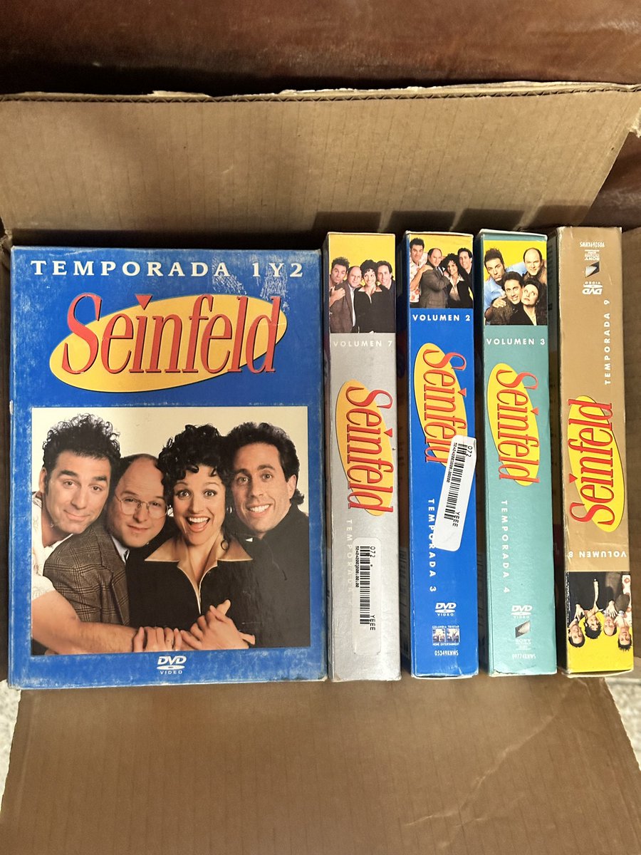 Regalo la serie completa de Seinfeld en… *revisa sus notas* …DVD.

Por si a alguien en CDMX le interesa.
