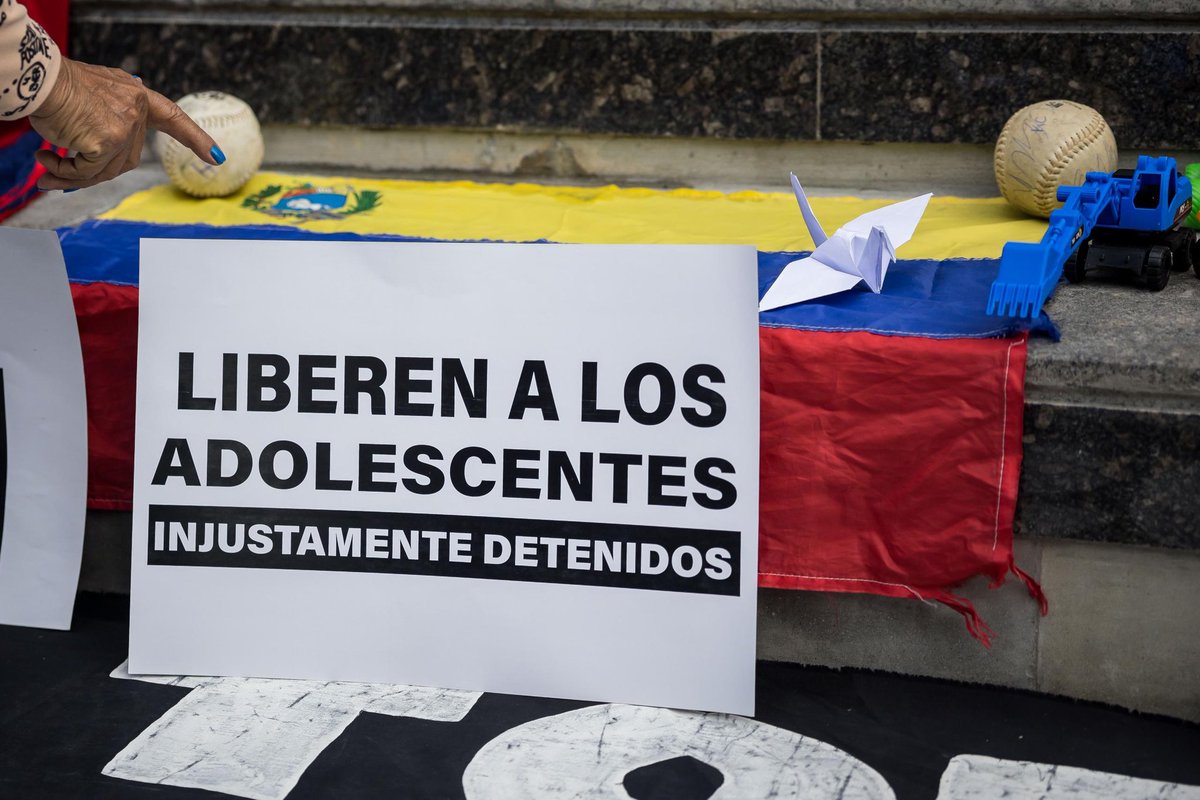 📍¡CONÓCELOS!📍 

En Venezuela CUATRO ADOLESCENTES, están detenidos arbitrariamente.
#LiberenALos4Adolescentes

● Gabriel Rodríguez. 
(Adolescente, 16 Años)

● Luisneidel Zúñiga Pérez
(Adolescente, 17 Años)

● Dainer Abraham Rivero Maitan 
(Adolescente, 17 Años.)

● Angel