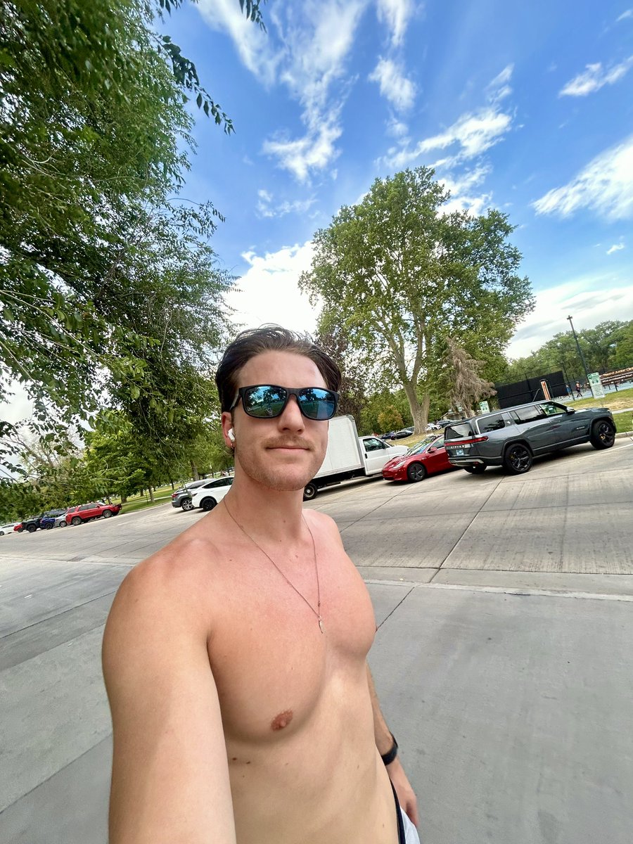 benjamin_david3's tweet image. tits out run before the tits out tour