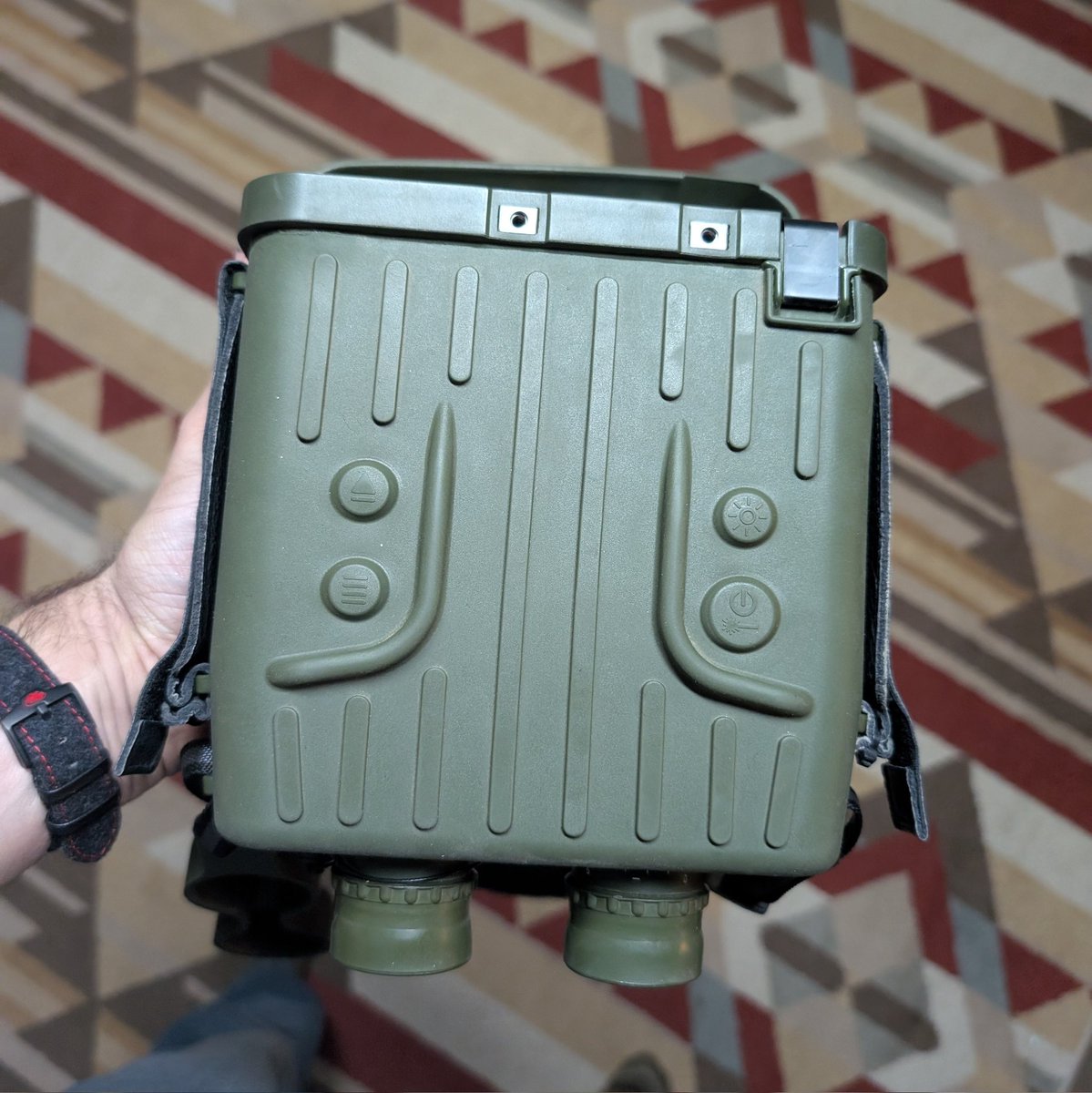 TheOtherKav's tweet image. Just a reminder, you can own a handheld rangefinder that accurately measures out to 40km if you want. 

It&apos;s a free country.