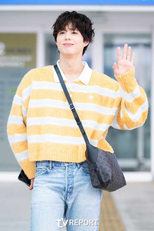 [T포토] 박보검 '미소에 반하겠어' (출처 : 네이버 연예) naver.me/F3Y0F2WV