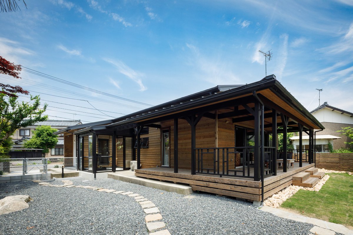 konstnar2011's tweet photo. 朝も夕方もいい感じな平屋☺️🏠 https://t.co/YcxQUR351I