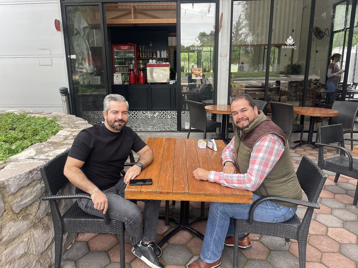 Un gusto poder platicar con mi amigo <a href="/Alvaraadejo/">Adrián Alvaradejo</a> próximo Presidente del Comité Municipal del <a href="/PRIQueretaroCDE/">PRI Querétaro</a> en Corregidora, nos unen la ideas de buscar un mejor Partido, México, Querétaro y Corregidora. #LoMejorEstaPorVenir