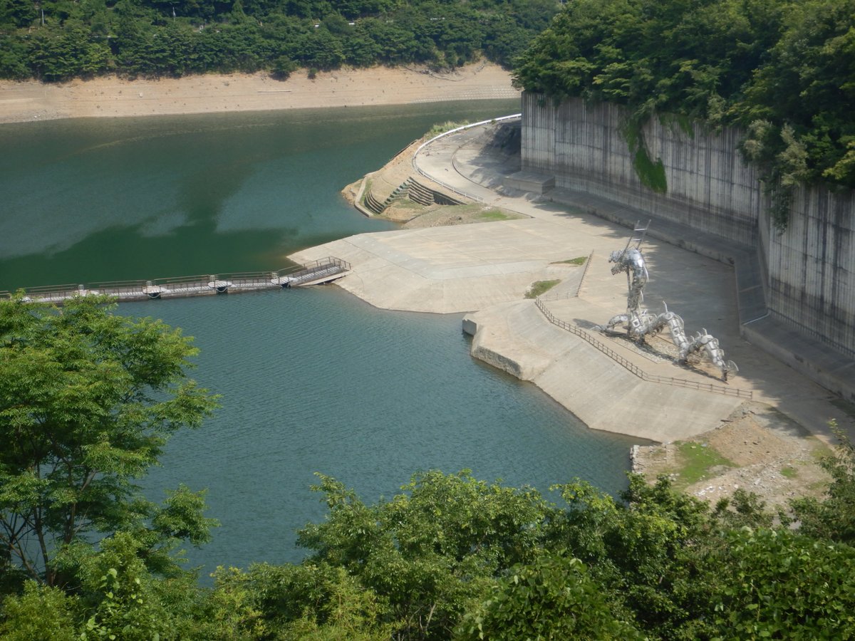 沖縄ター滝、財運+迷いを断ち成功の龍神オルゴナイト 【ター滝】観光客