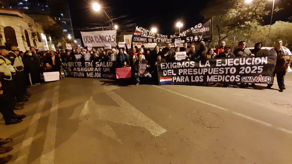 Sinamed_MSPYBS's tweet photo. Exigimos la ejecución del Presupuesto 2025 para los médicos #SinamedPy https://t.co/30OLJEJfgO