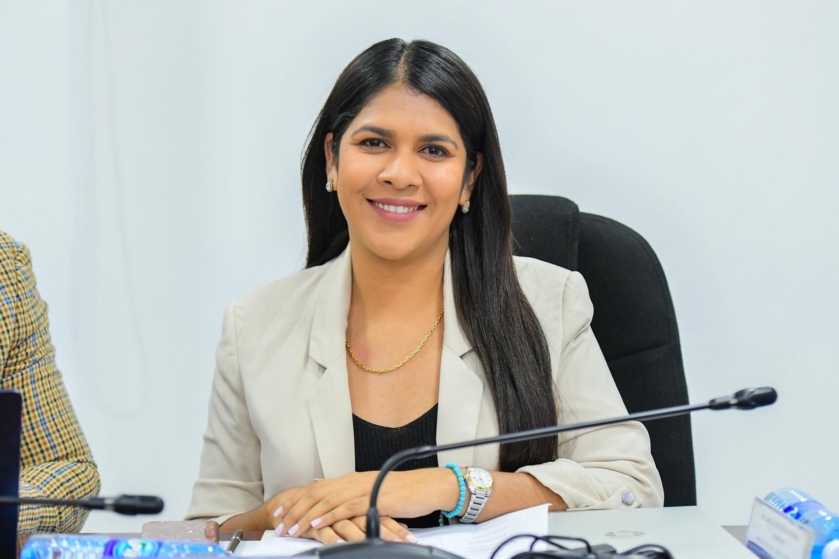 Elisa Rosales tweet media
