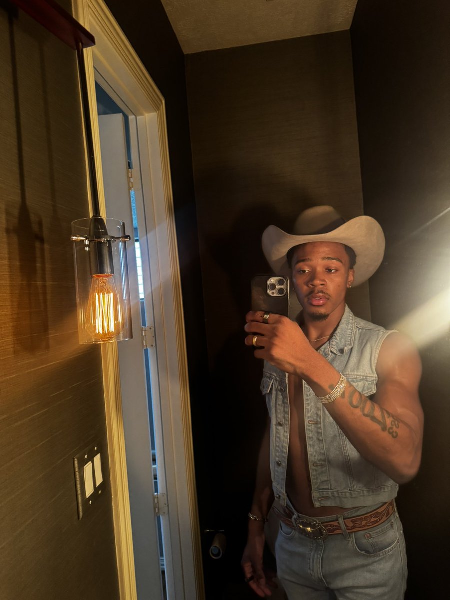 𝔻𝕖𝕧𝕚𝕠𝕟 :) (@deetruth02) on Twitter photo 