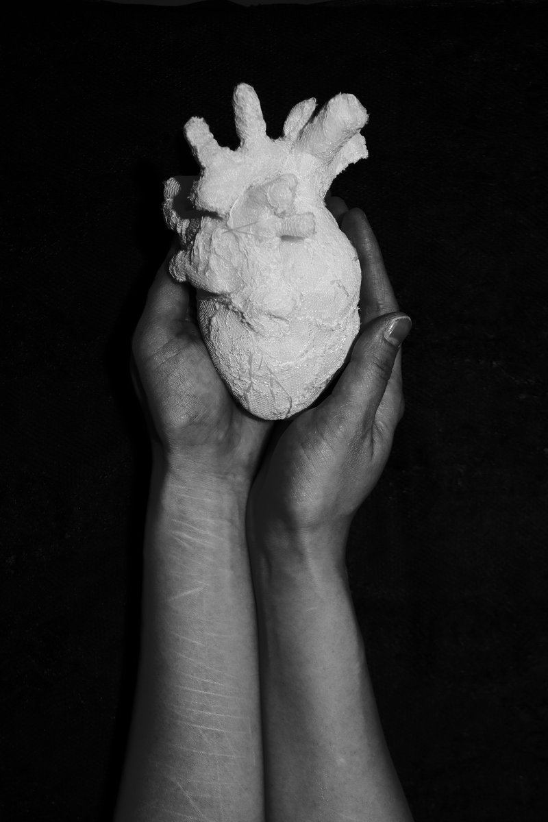 genic_web's tweet image. 写真家・画家・美術家のSAKI OTSUKAの個展「Taking Back Myself」が西麻布にて7月12日（土）から開催。魂の再生を語るインスタレーション作品をはじめ、多様な作品で女性として生きるリアルを訴える
genic-web.com/articles/75168…