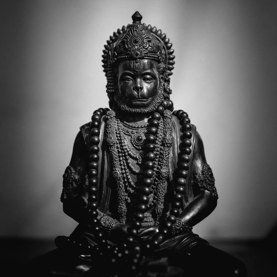 JyotishResearch's tweet photo. インド占星術では太陽・月・水星・金星・火星・木星・土星、これに太陽と月の交点ラーフ・ケートゥの2つを含めた、9つの星々の配置や位置関係を重要視しています。

星々は「ナヴァ・グラハ」と呼ばれ、サンスクリット語で「ナヴァ」は9つ、「グラハ」は惑星を意味します。

https://t.co/cB9PcShddN https://t.co/UQyoG9z30u
