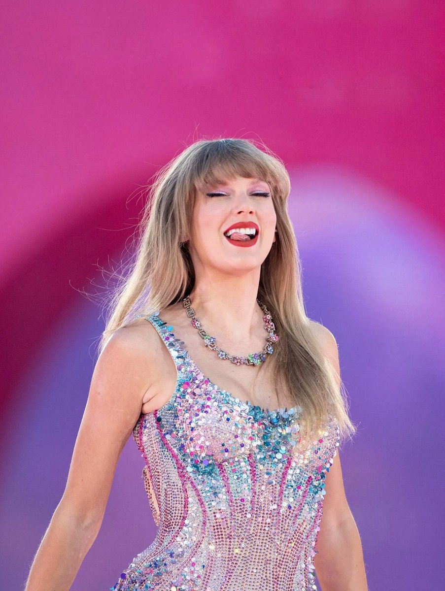 hourly taylor (@hourlyswift) on Twitter photo 