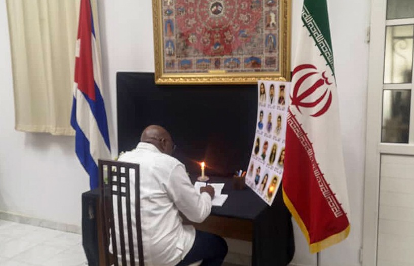 CubaMINREX's tweet photo. Firma Vicepresidente de #Cuba 🇨🇺 @SalvadorValdesM libro de condolencias abierto en la Embajada de Irán en La Habana por las víctimas de agresión perpetrada por Israel, con la complicidad de sus aliados

Asistieron también Viceministro @ElioRguezP y otros directivos de @CubaMINREX https://t.co/1KLPTRlcVs