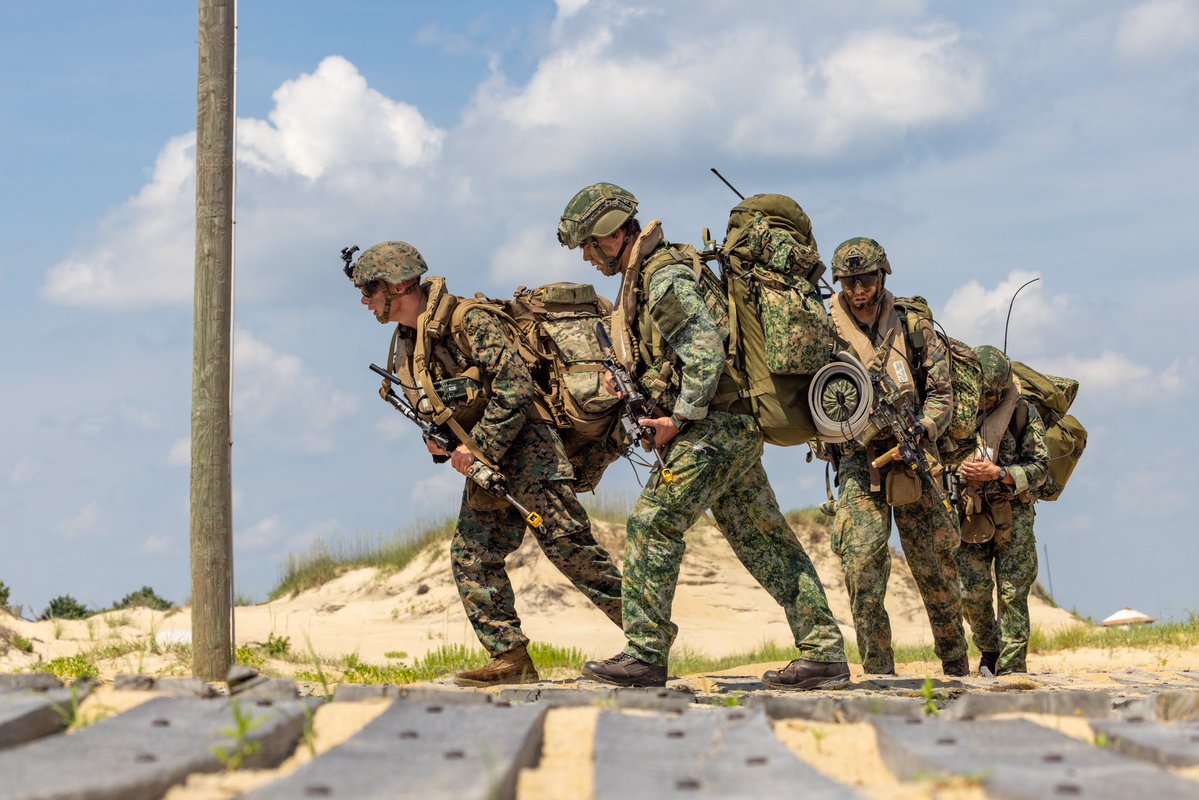 CMC_MarineCorps's tweet image. Yesterday, I observed a combined amphibious assault during Atlantic Alliance 2025. The exercise helps the Navy–Marine Corps team and our British and Dutch allies strengthen amphibious capabilities, while giving II MEF elements access to warships and amphibious operations training