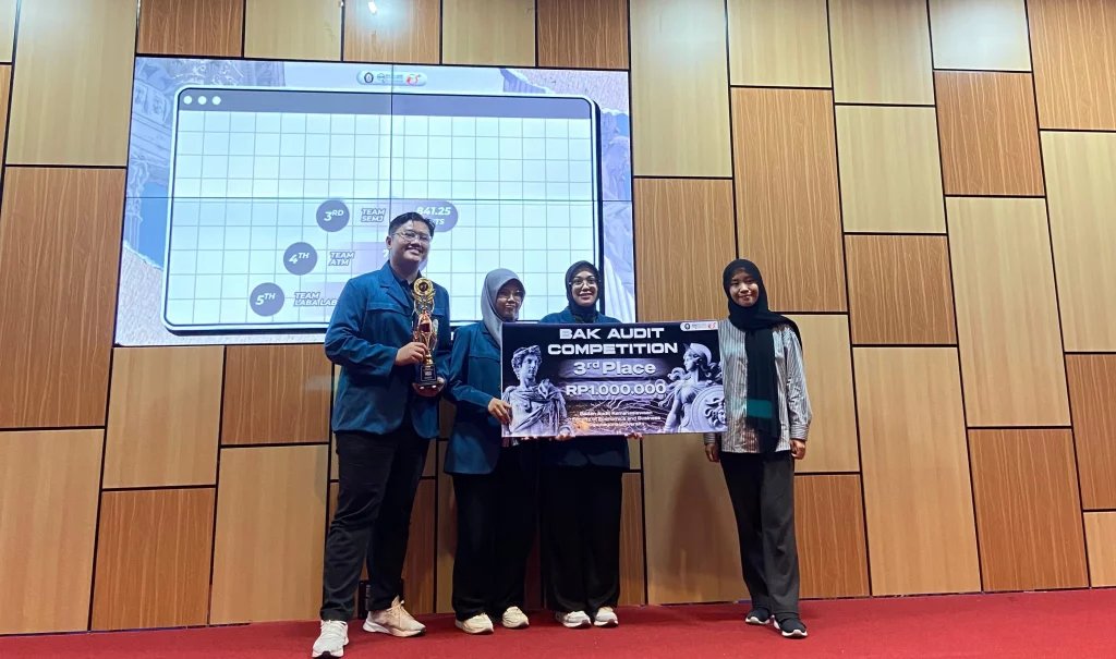 🔥 Dari “Semester Enam Masih Jomblo” ke Juara Nasional?

Siapa sangka nama kocak ini justru jadi sorotan di ajang BAK Audit Competition 2025. Tim Akuntansi UNAIR sukses rebut Juara 3 Nasional!

🔗 Baca selengkapnya: unair.ac.id/lolos-di-tenga…