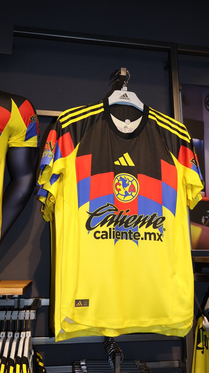 La pasión águila tiene nueva piel... ¡y ya está en Sears para que vivas cada partido con ella! 💛⚽️

Corre por la tuya y presume tus colores 👉buff.ly/0FMoWiF

#SearsMeEntiende