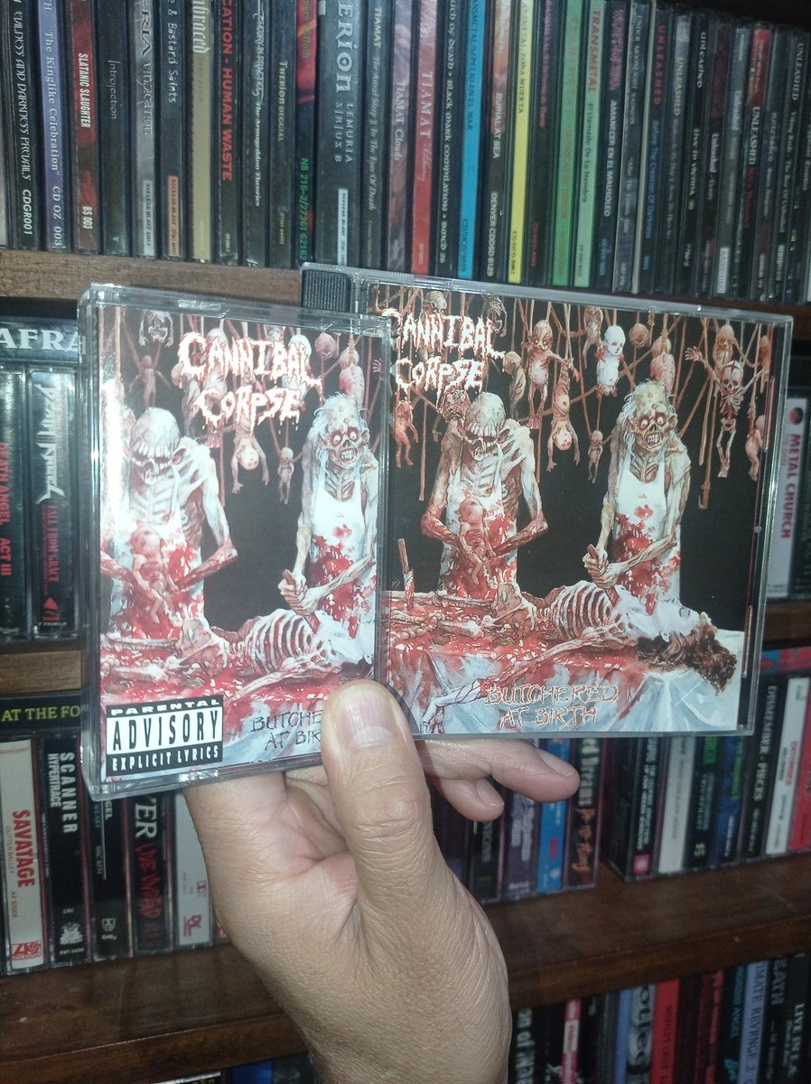 XIBILXIC's tweet photo. 34 aniversario de la moronga ๐คญ @CorpseOfficial ๐บ๐ฒ en uno de los discos mรกs brutales del #DeathMetal ๐ค con el logo original de Chris Barnes @sixfeetofficial ๐บ๐ฒ #CannibalCorpse #ButcheredAtBirth #CassetteMania https://t.co/T0dhdQHSdb