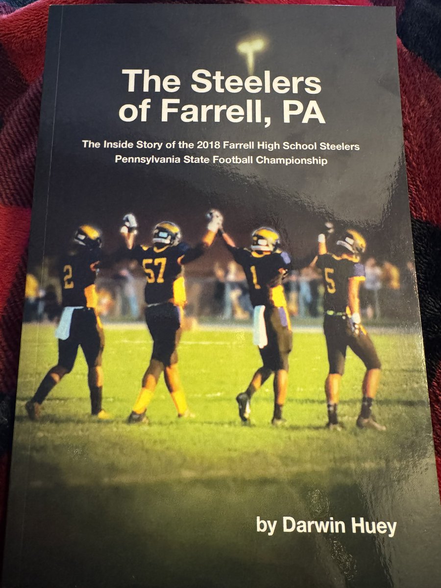 markslezak2's tweet image. Looking for a fun summer read?!? ☀️Check out The Steelers of Farrell, PA 😎
It’s the story of the 2018 State Football Championship team(and more).
Written by Westminster icon and friend of Farrell football Dar Huey. You can order your copy @ lulu.com bookstore.🏈