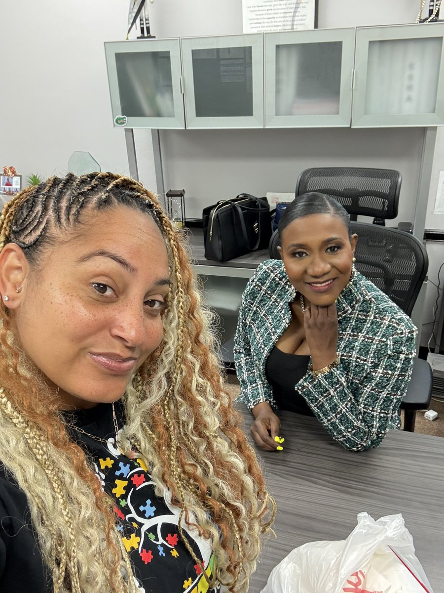 Day 1 as Principal of Everglades High 🐊
🎶 Met Gator dancers, cheerleaders &amp; our band director
🤝 Approved our first partnership—a student swimming initiative led by Mr. Shadrack Henry. 

This is the first of many “firsts” at Everglades🥰

#MyGatorFirsts