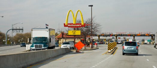 north0fnorth's tweet photo. do you all remember the mcdonald’s that used to exist in the median of the chicago skyway lol https://t.co/lyTjPdN01F