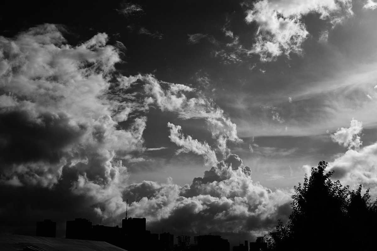 PAPUA_PHOTO3's tweet image. 雲　【モノクロ】

#スナップ写真
#写真好きな人と繋がりたい
