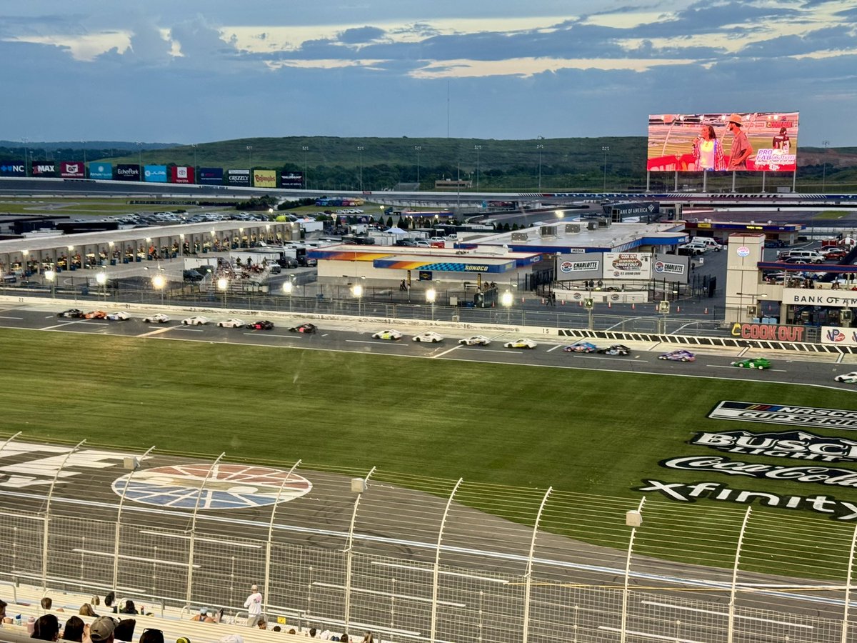 The Summer Shootout is classic!

It is a great way to cultivate new racing fans &amp; racers in North Carolina. 

A big thank you to <a href="/CLTMotorSpdwy/">Charlotte Motor Speedway</a> for doing this midweek series for so many years… the Dillner family is enjoying it! 

Btw, we love <a href="/CookOut/">Cook Out</a> too!