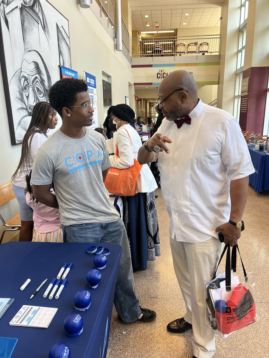 ChicagoCOPA's tweet image. Today, COPA was with @ChicagosMayor at the Chicago Budget Engagement Round Tables at @KK_College. COPA Interim Chief Administrator LaKenya White and Director of Mediation Daisha Muhammad participated in dialogue with Chicagoans to hear from them on the City's 2026 Budget