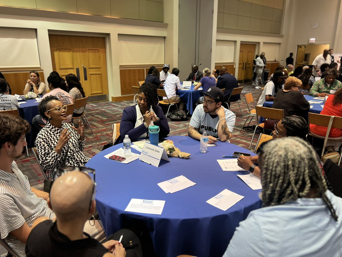 ChicagoCOPA's tweet image. Today, COPA was with @ChicagosMayor at the Chicago Budget Engagement Round Tables at @KK_College. COPA Interim Chief Administrator LaKenya White and Director of Mediation Daisha Muhammad participated in dialogue with Chicagoans to hear from them on the City's 2026 Budget