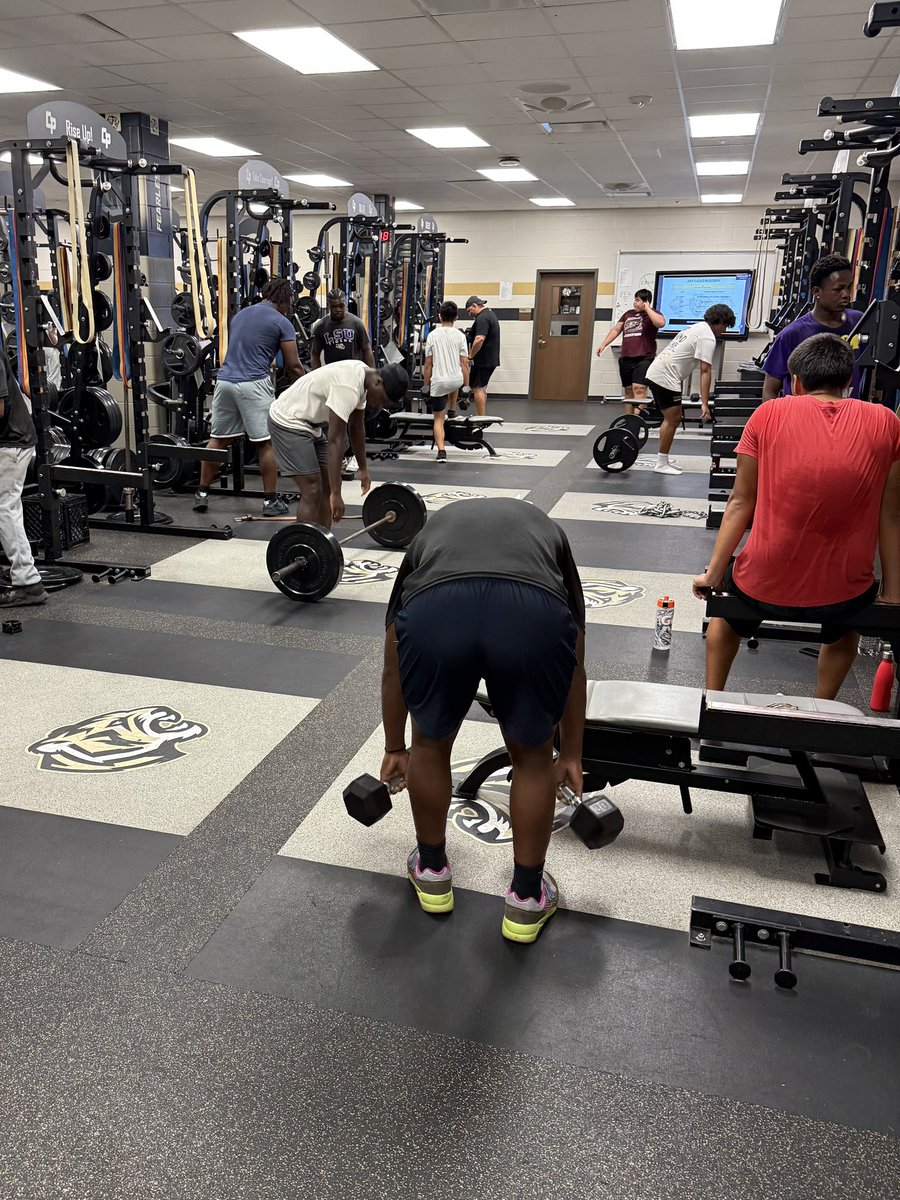 CyParkFootball's tweet image. When others are sleeping, we are getting better.  

Great turnout for open weight room today.  Compete all day.  

@CoachLawrenceFB @coachlang02 @CoachRomo98 @CoachLeDeaux @CoachJTrahan @CypressParkHS