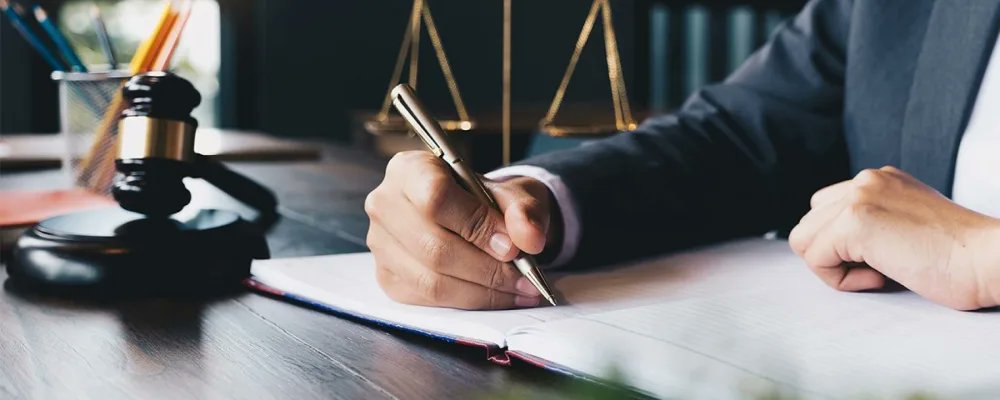 الحقيقة تأتي على يدي كلمة حق ، لم تُنطَق في حينها - وجاء الوقت لنطقها الآن .