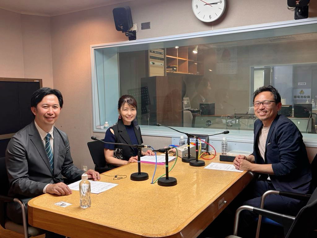 📢 今夜放送！19:45〜 📢
弊社代表MCのラジオ番組「松本隆宏の参謀チャンネル」

後半ゲストは、ベリーベスト法律事務所 横浜オフィスのパートナー弁護士、そして横浜市議会議員としての顔も持つ山田一誠さん 🌟

「弁護士×市議会議員、二刀流の挑戦」facebook.com/sambou.obc