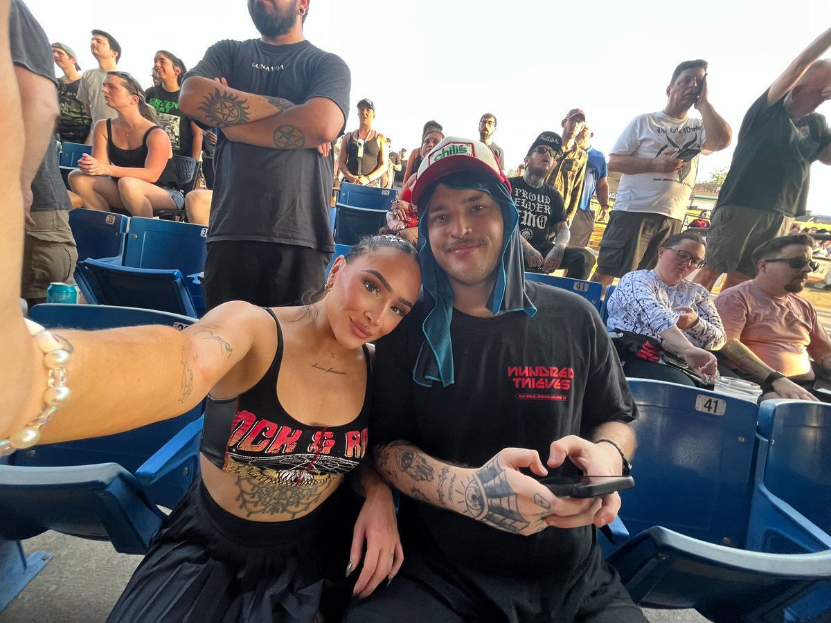 we are fucking dying in this heat but like scene queens amirite
