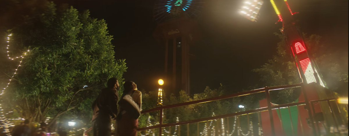 Very few talk about how different #SSEsideB looks from any other Kannada movies. The choice of lenses and lighting is brilliant to achieve this unique look. 
I wish young filmmakers explore ways to make their films "look" unique. 🤞