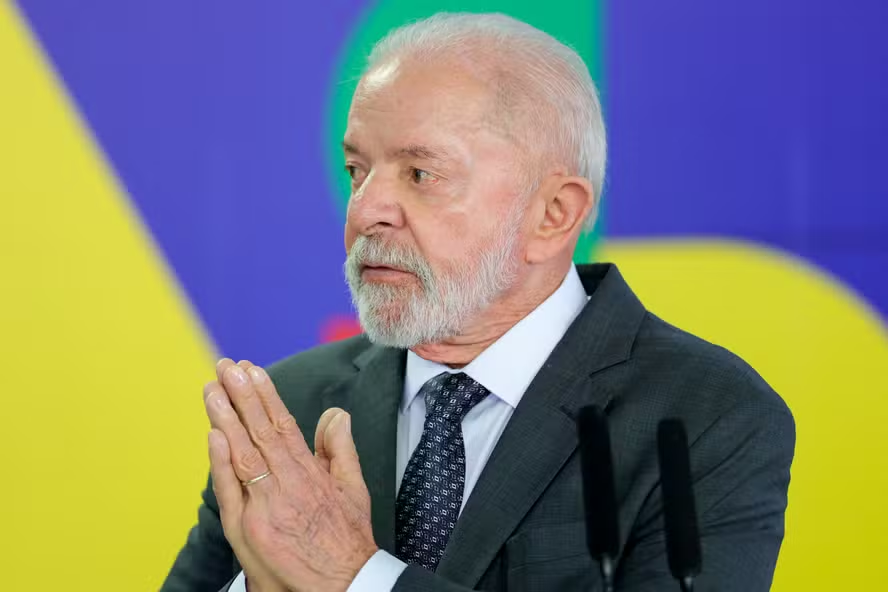 updatecharts's tweet photo. “Nunca vou pedir para vocês fazerem Pix para mim, guardem o dinheiro para pagar os seus funcionários, não quero Pix e jamais vou pedir anistia antes de ser condenado” declara Lula durante o lançamento do Plano Safra. https://t.co/wC9u6Jj58m
