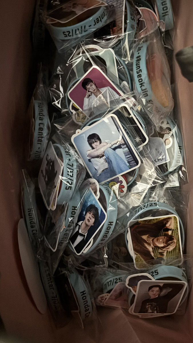 See you guys on D1 in Anaheim! 
#RUNSEOKJIN_epTOUR 
#RUNSEOKJIN_EP
#RUNSEOKJIN_epTOUR_Anaheim