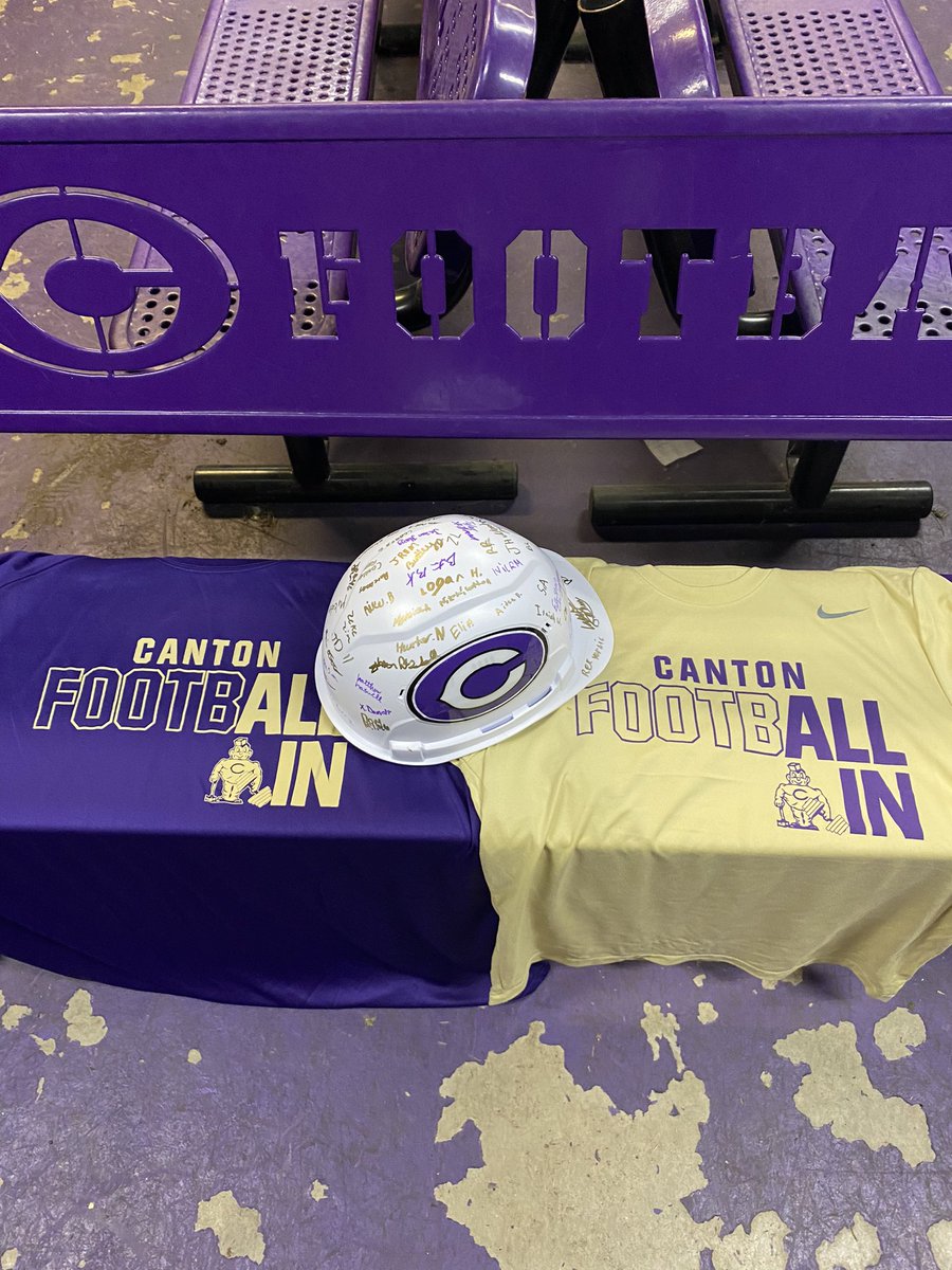 LittleGiantsFB's tweet image. 2nd Annual Iron Giant Day ποΈ
MASSIVE Speed and Strength Gains since last season. PR today= Sign the Hard Hat!π¨πͺ
Dylan Lockwood with the title of THE Iron Giant today with 930 lbs and a 4.60 40 yd Dash π
Loved watching our guys pour into one another. ππ»
Hard work WORKS π’