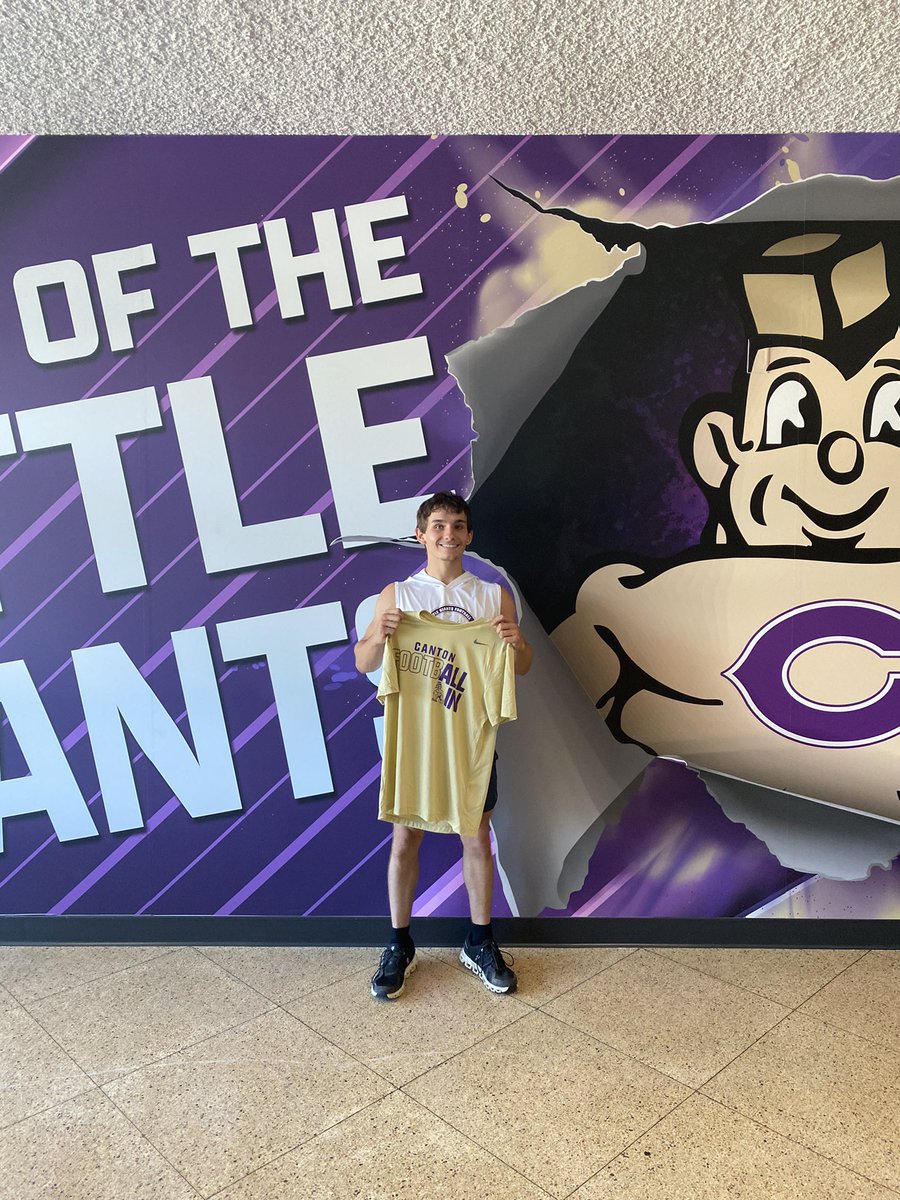 LittleGiantsFB's tweet image. 2nd Annual Iron Giant Day ποΈ
MASSIVE Speed and Strength Gains since last season. PR today= Sign the Hard Hat!π¨πͺ
Dylan Lockwood with the title of THE Iron Giant today with 930 lbs and a 4.60 40 yd Dash π
Loved watching our guys pour into one another. ππ»
Hard work WORKS π’