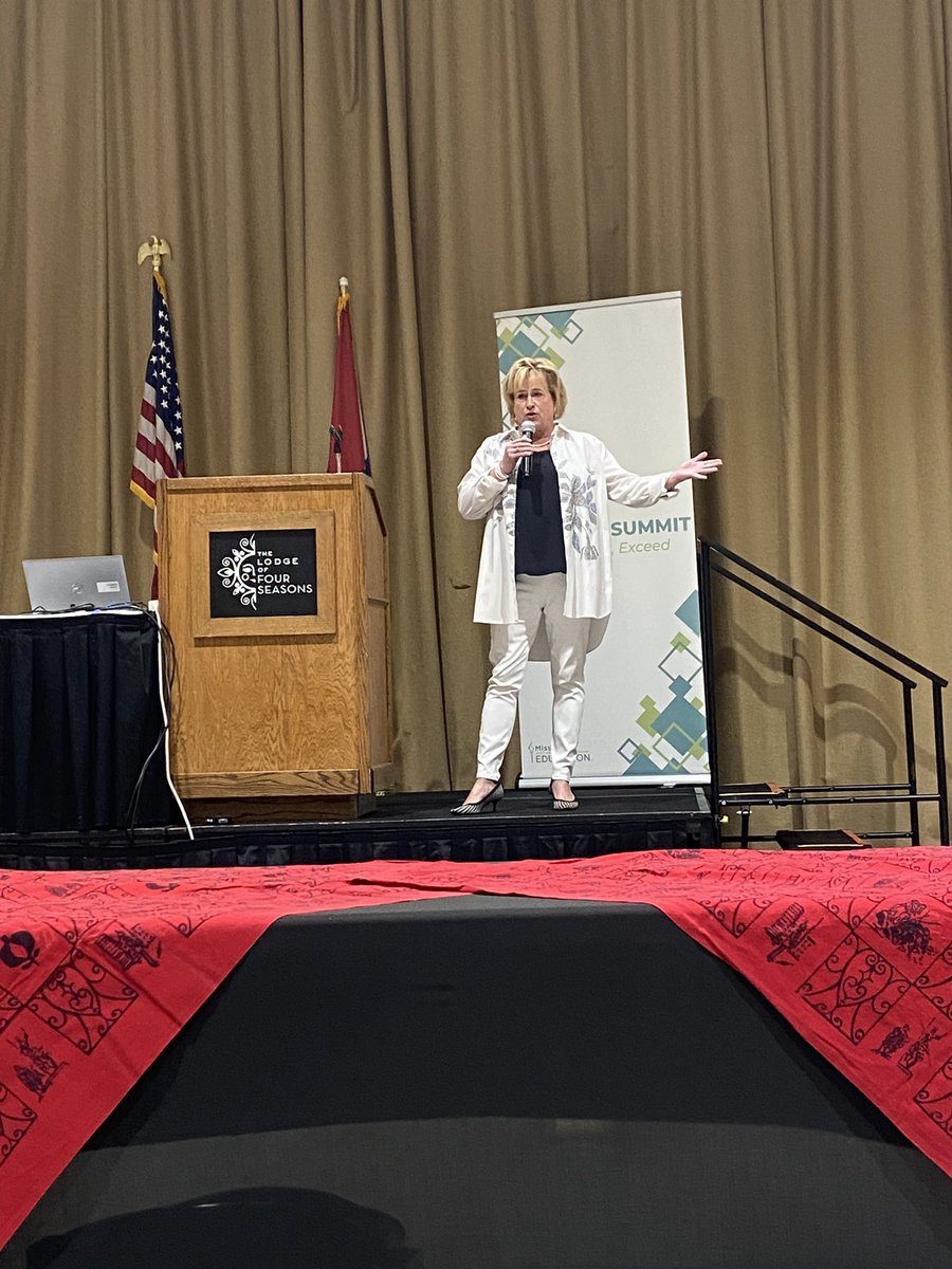 KRJONZ's tweet image. It was an incredible morning! @MoCommissioner and I spent our morning with more than 700 educators from around the state at DESE’s 2025 Literacy Summit. Thank you to the educators who are dedicated to the success of our children. #WhatWeDoMatters