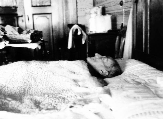 🗓 Le 10 novembre 1938 mourrait Mustafa Kemal Atatürk

Le père fondateur de la république de Turquie s'éteignait à l'âge de 57 ans, au Palais de Dolmabahçe, des suites d'une cirrhose du foie.