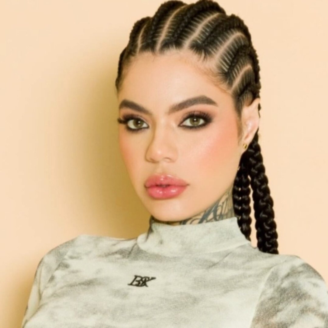 #PandillaGate #PandillaGateX 

Entonces a esta reina la vistió 3 diseñadores profesionales y del extranjero.  

🇲🇽 Ivan Rodriguez 
🇻🇪  Alejandro Mastrangelo
🇻🇪  Eduardo KOii 

En fin Apoteósica 👑🖤