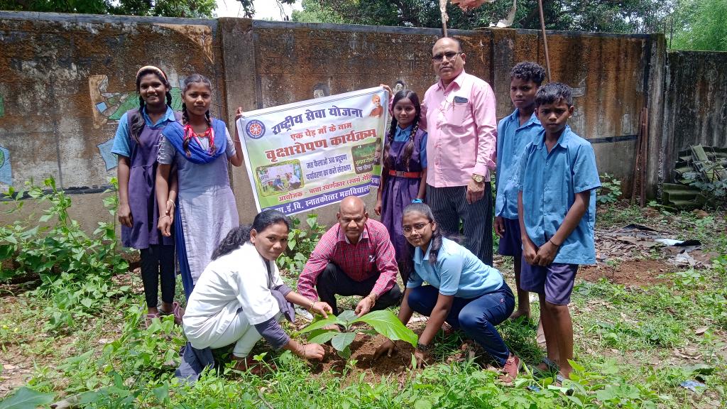 GOVT. E. V. P. G. COLLEGE KORBA (Richa Swarnkar) (@swarnkar_richa) on Twitter photo #एक_व्यक्ति_एक_पौधारोपण_कार्यक्रम <a href="/mybharatgov/">Mera Yuva Bharat - MY Bharat</a> <a href="/YASMinistry/">YAS Ministry</a> <a href="/nssrddelhi/">Regional Directorate of NSS Delhi</a> <a href="/Rajkumarnss/">राजकुमार वर्मा Rajkumar verma</a> <a href="/NSSRDBhopal/">NSS Regional Dte. MP & CG</a> <a href="/NeetaBajpai5/">Neeta Bajpai</a> <a href="/NssChhattisgarh/">NSS CHHATTISGARH</a> <a href="/Abvvbilaspurcg/">Atal Bihari Vajpayee Vishwavidyalaya, Bilaspur</a> <a href="/nssabvuCG/">NSS Atal Bihari Vajpayee Vishvavidhyalaya</a> <a href="/manojsinha812/">Manoj Sinha</a> <a href="/YKTiwari68/">Y. K. Tiwari</a> <a href="/Ajaykpatel04/">Ajay Kumar Patel</a> #एक_व्यक्ति_एक_पौधारोपण_कार्यक्रम <a href="/mybharatgov/">Mera Yuva Bharat - MY Bharat</a> <a href="/YASMinistry/">YAS Ministry</a> <a href="/nssrddelhi/">Regional Directorate of NSS Delhi</a> <a href="/Rajkumarnss/">राजकुमार वर्मा Rajkumar verma</a> <a href="/NSSRDBhopal/">NSS Regional Dte. MP & CG</a> <a href="/NeetaBajpai5/">Neeta Bajpai</a> <a href="/NssChhattisgarh/">NSS CHHATTISGARH</a> <a href="/Abvvbilaspurcg/">Atal Bihari Vajpayee Vishwavidyalaya, Bilaspur</a> <a href="/nssabvuCG/">NSS Atal Bihari Vajpayee Vishvavidhyalaya</a> <a href="/manojsinha812/">Manoj Sinha</a> <a href="/YKTiwari68/">Y. K. Tiwari</a> <a href="/Ajaykpatel04/">Ajay Kumar Patel</a>