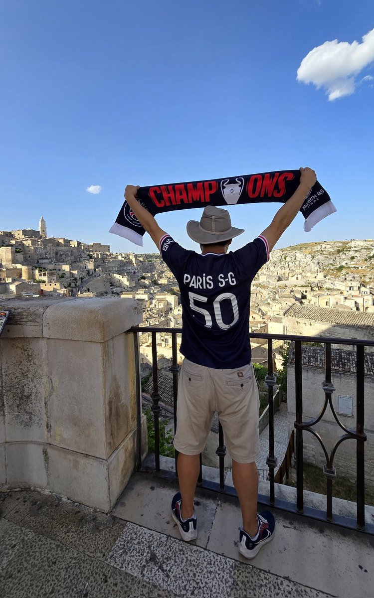 One month since we are #ChampionsOfEurope 

🏆💙❤️💙🏆