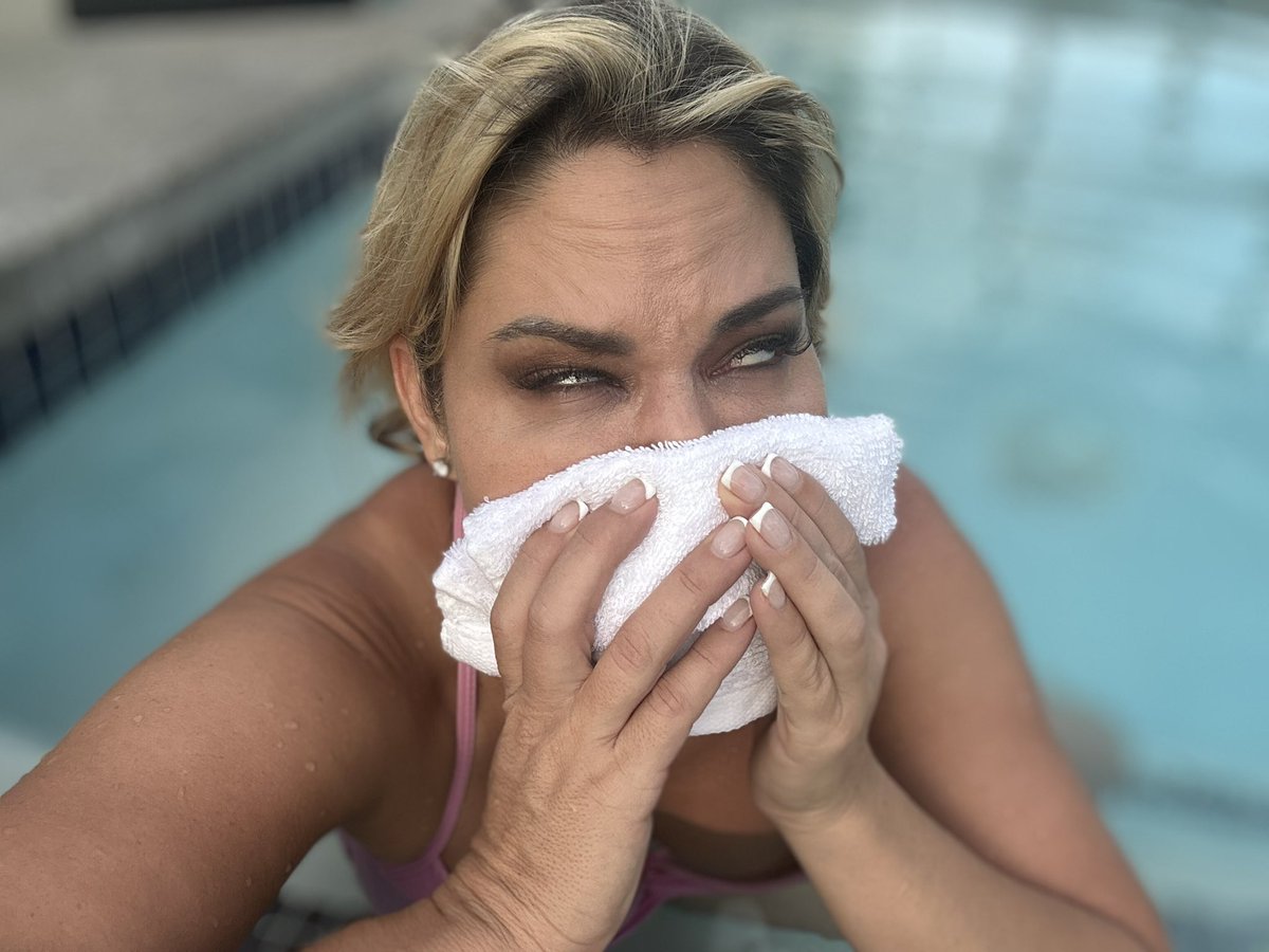 Annaleebondage's tweet photo. Happy Tuesday :) bikinis and feet , what’s there not to like #bikini #feet #feetfetısh #feetworshi̇p #feetman #prettyinpink #princessannabondage #sleepy #sleepymodel #wet #wetfetish https://t.co/YJLGV16txR