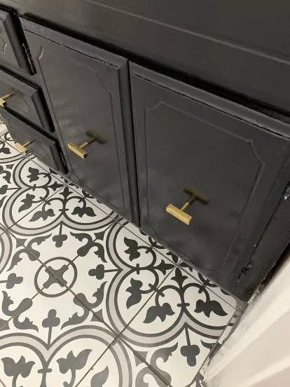 12 small DIYs that will make a huge difference in your dull bathroom hometalk.com/l/MrbT