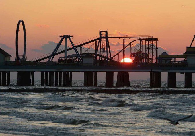 SaltyDGalveston's tweet image. Pleasure Pier in Galveston, Texas.
