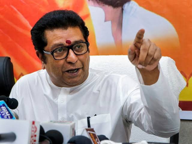 अब वक्त है अंधभक्ति छोड़कर भाजपा से सवाल करने का। योगीजी, जो महाराष्ट्र में भाजपा की सत्ता के लिए दिन-रात एक करते हैं, उनसे जवाब मांगा जाना चाहिए। मोदीजी को शबाना आज़मी की मोच दिखती है, पर यूपी-बिहार के लोगों की पीड़ा नहीं? राष्ट्रवादी खुद को ठगा महसूस कर रहे हैं।
#narednramodi