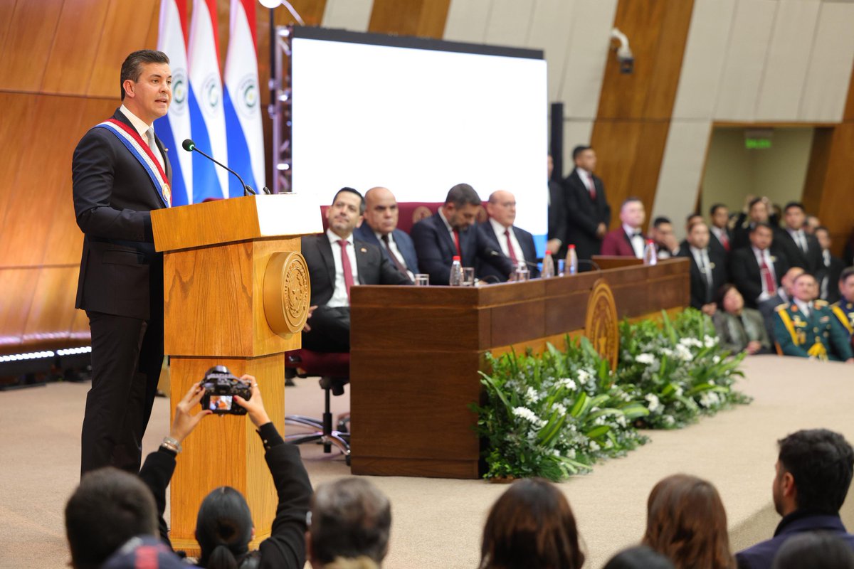 VictorHForneron's tweet image. Acompañamos al presidente @SantiPenapy en la presentación de su Informe de Gestión ante el Congreso. El Paraguay avanza con liderazgo, estabilidad y esperanza, bajo la gestión de Santiago Peña y @AllianaPedro. ¡Sigamos construyendo #UnFuturoMejor para todos! 🇵🇾🇭🇺