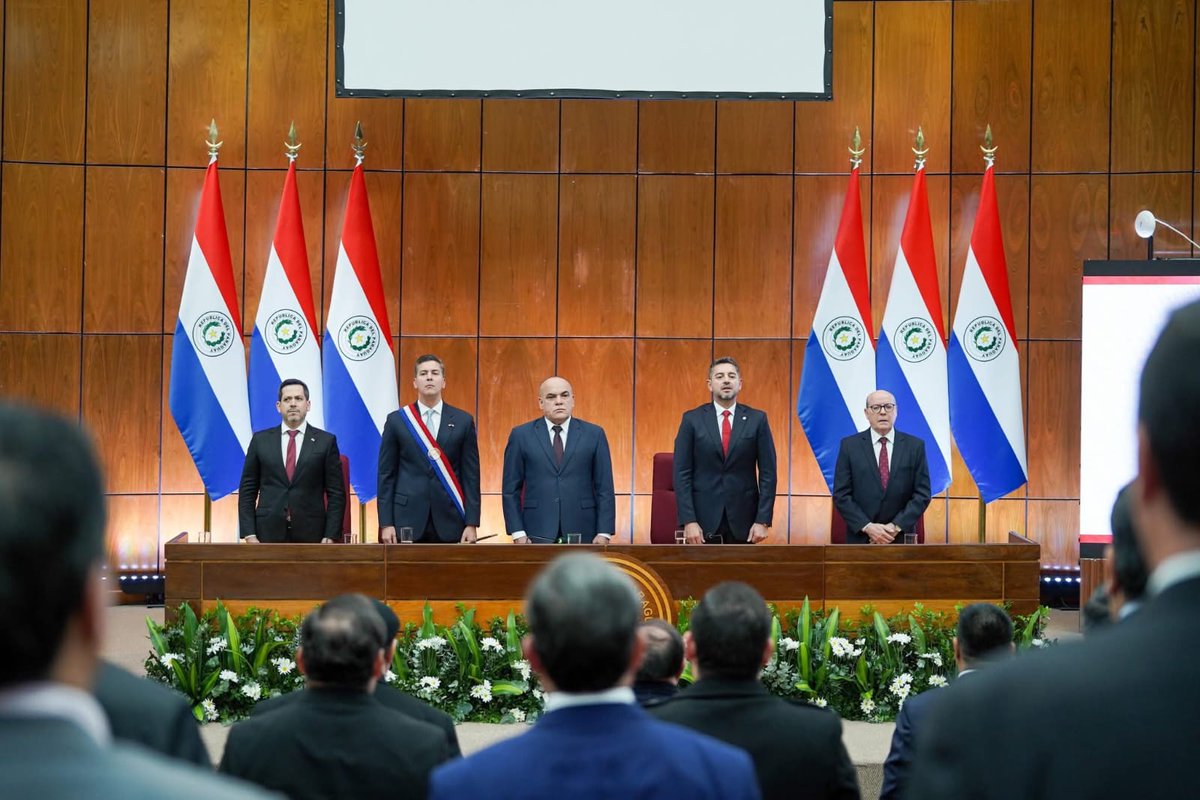 VictorHForneron's tweet image. Acompañamos al presidente @SantiPenapy en la presentación de su Informe de Gestión ante el Congreso. El Paraguay avanza con liderazgo, estabilidad y esperanza, bajo la gestión de Santiago Peña y @AllianaPedro. ¡Sigamos construyendo #UnFuturoMejor para todos! 🇵🇾🇭🇺